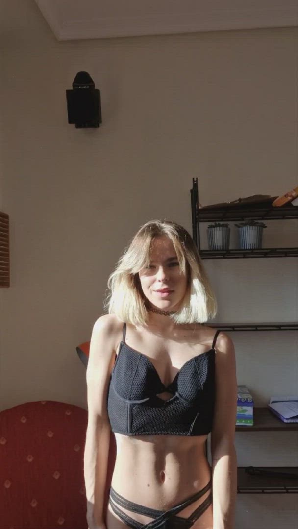 Emmachloe <strong>@emmachloe</strong> in porn video