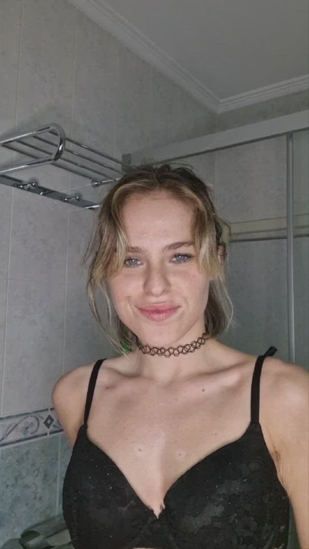 Emmachloe <strong>@emmachloe</strong> in porn video
