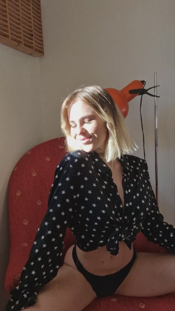 Emmachloe <strong>@emmachloe</strong> in porn video