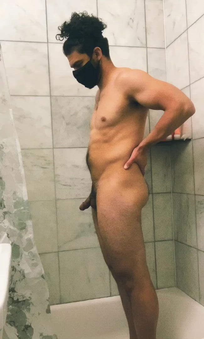 Fit-glutes <strong>@fit-glutes</strong> in golden shower peeing penis porn video
