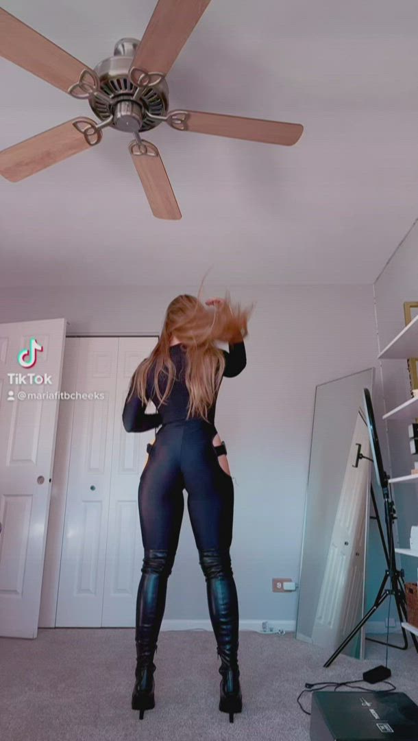 Fitbcheeks <strong>@fitbcheeks</strong> in bubble butt r/tiktits big tits cosplay latex ass fit porn video