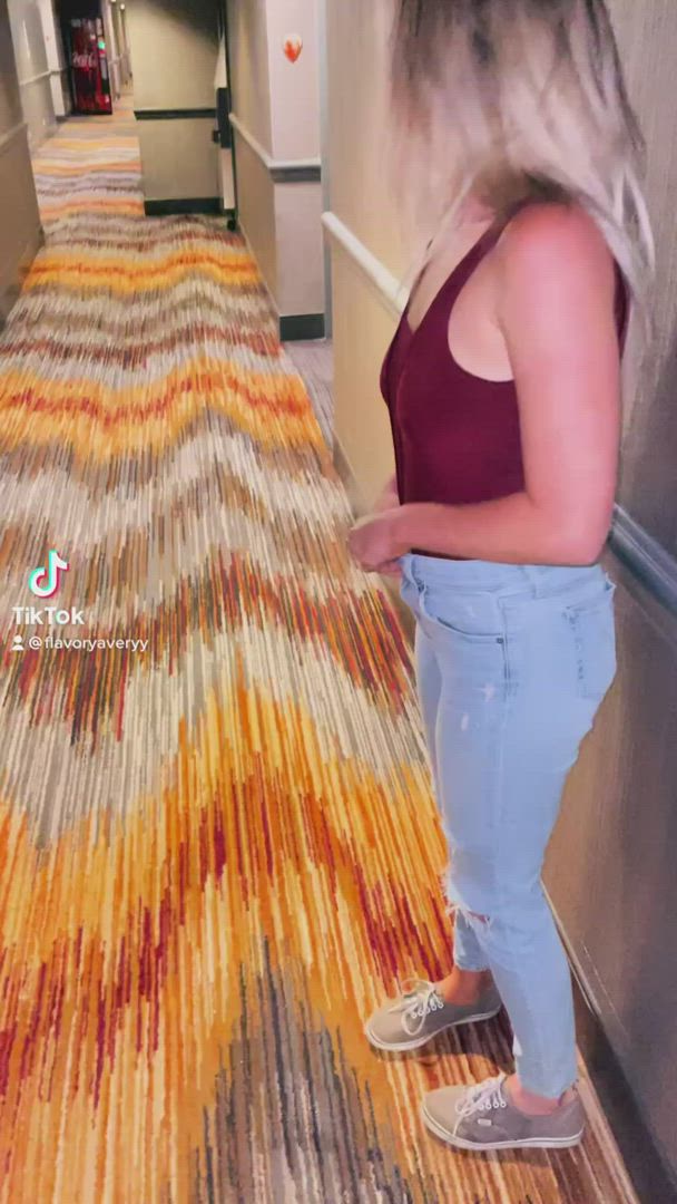 FlavoryAveryy <strong>@flavoryaveryy</strong> in titty drop blonde boobs porn video