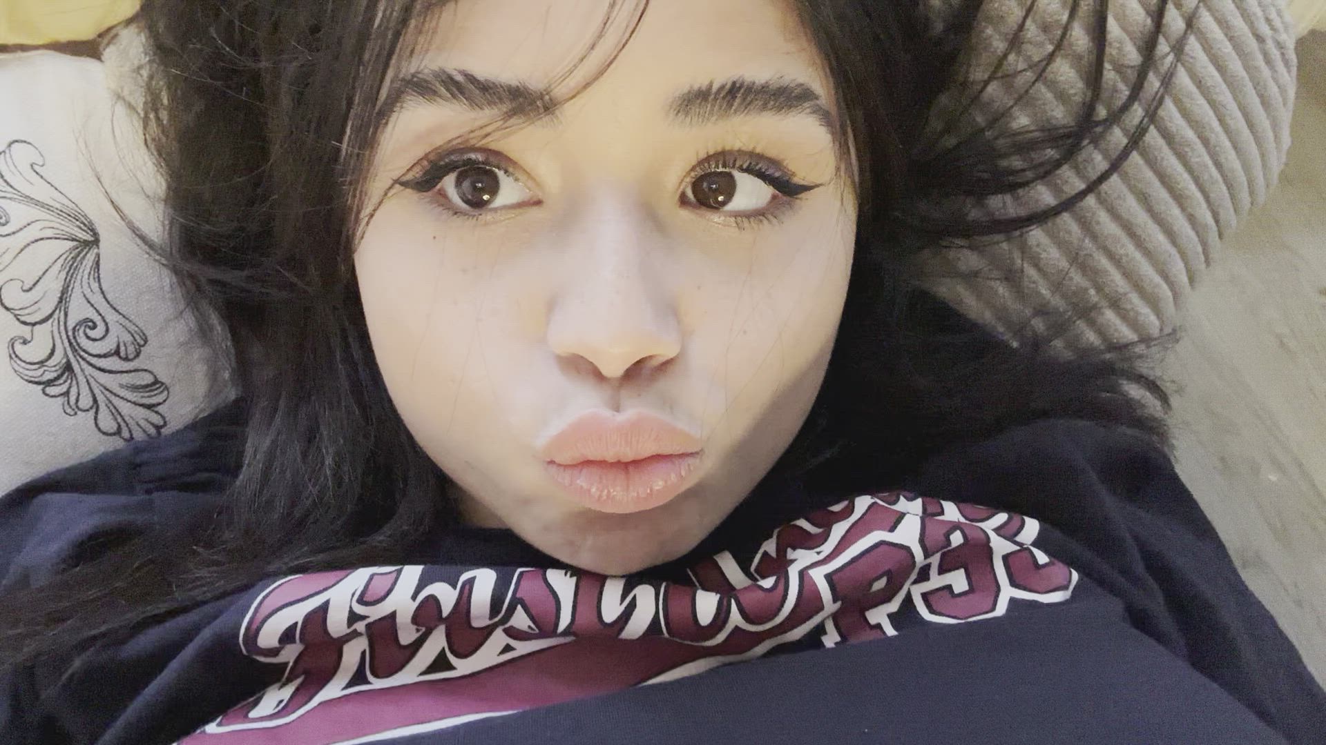 Foxyneves <strong>@foxyneves</strong> in porn video