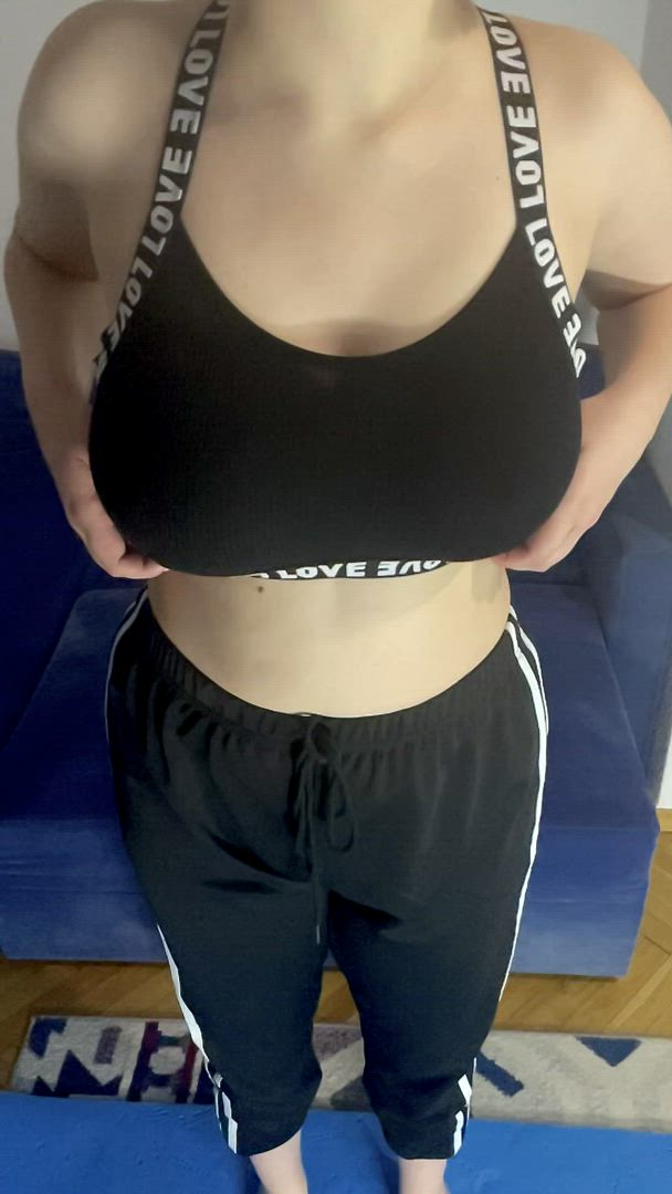 Freethefeety <strong>@freethefeety</strong> in big bouncing natural tits onlyfans boobs porn video