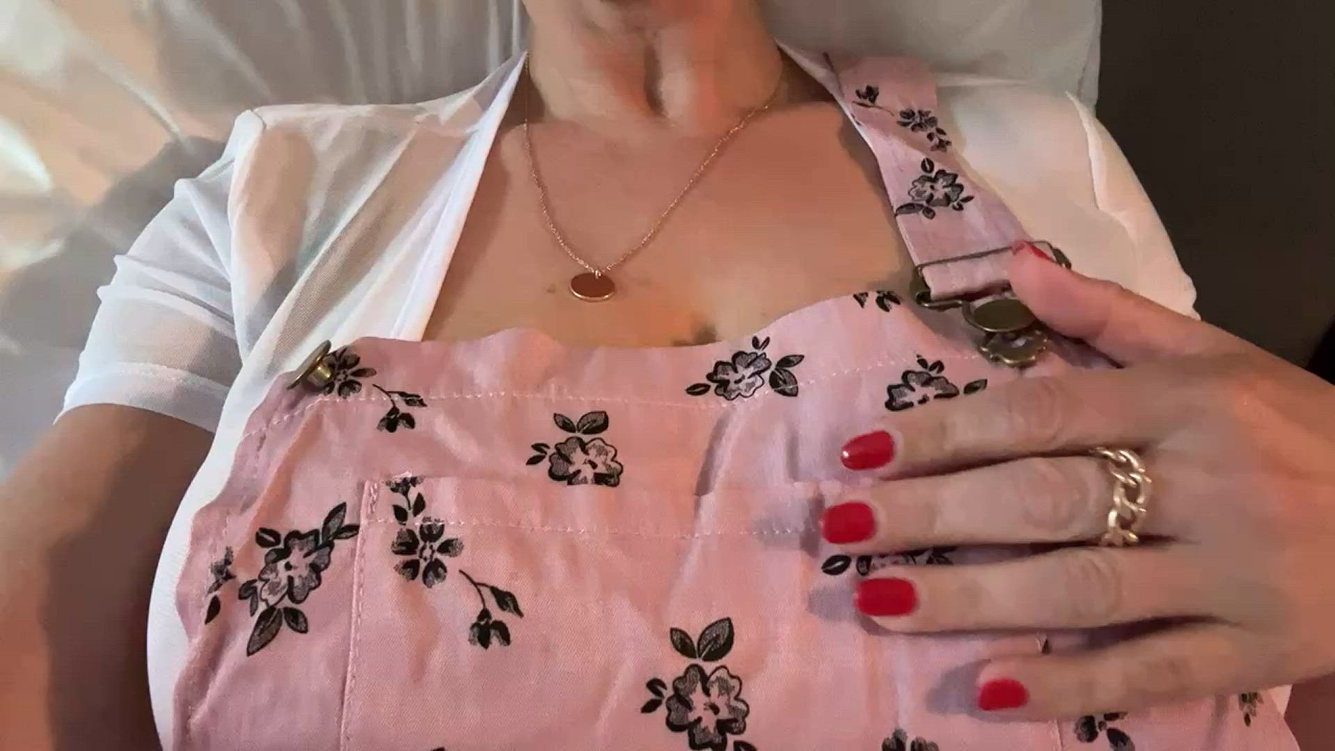 Hannah28h <strong>@hannah28h</strong> in big huge natural tits boobs busty porn video