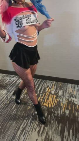 HotBrunetteWife <strong>@hotbrunettewife</strong> in harley quinn cosplay costume porn video