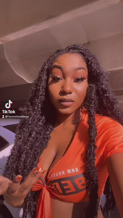  <strong>@itzblossombtch</strong> in porn video