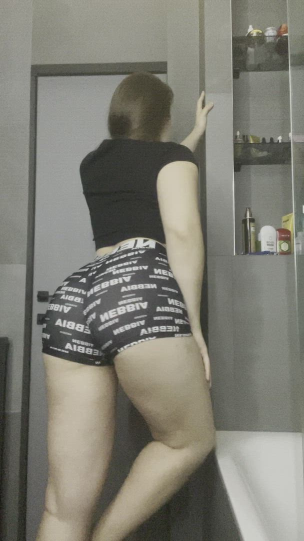Katenicepops <strong>@katenicepops</strong> in big ass gym porn video