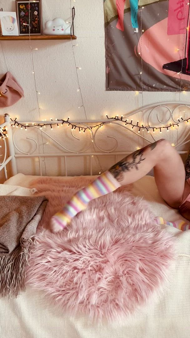 Kelloggsbombs <strong>@kelloggsbombs</strong> in lips shaved pussy small tits tattoo porn video