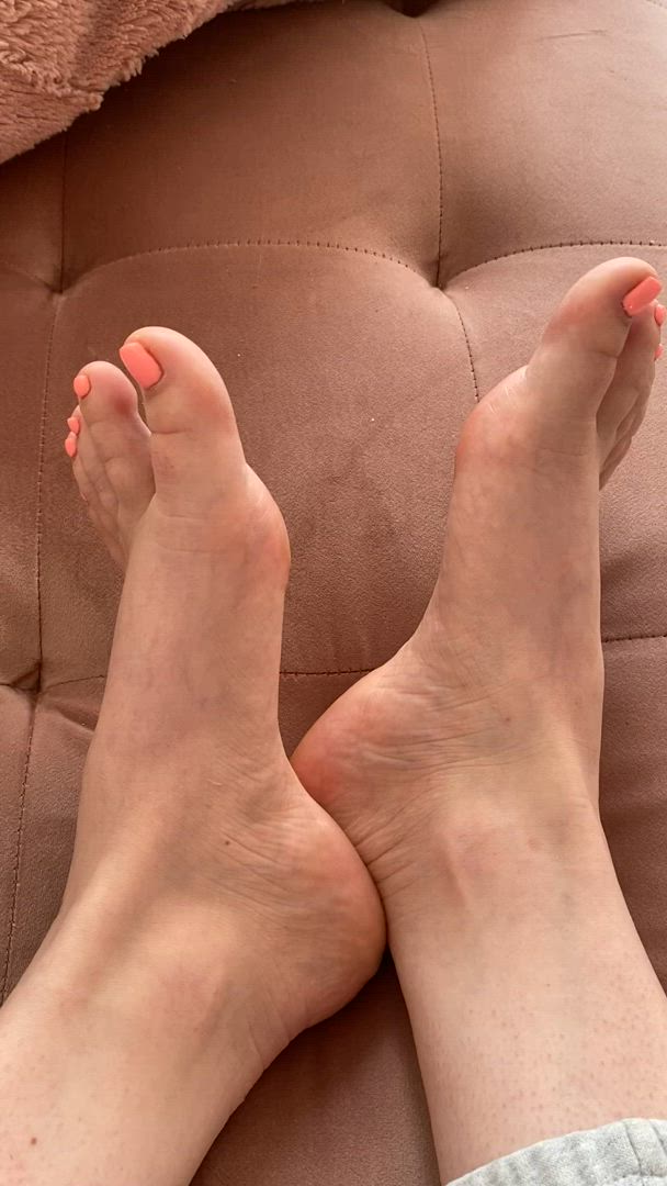 Myporcelaintoes <strong>@myporcelaintoes</strong> in fetish worship foot fetish feet soles toes porn video