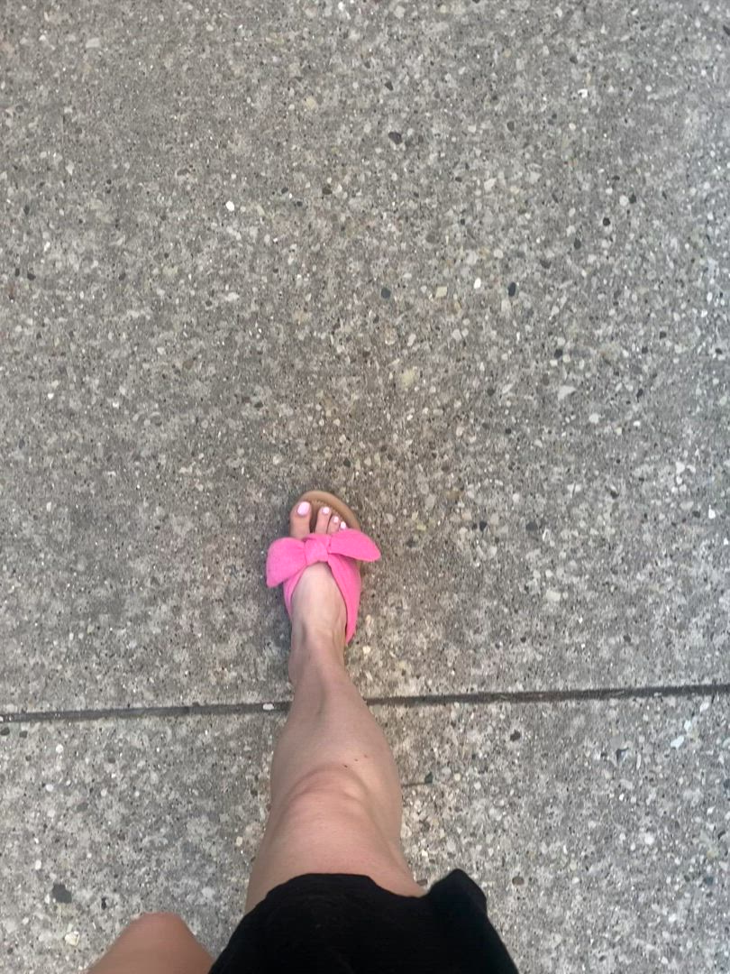 Myporcelaintoes <strong>@myporcelaintoes</strong> in foot worship fetish feet foot fetish pawg toes porn video