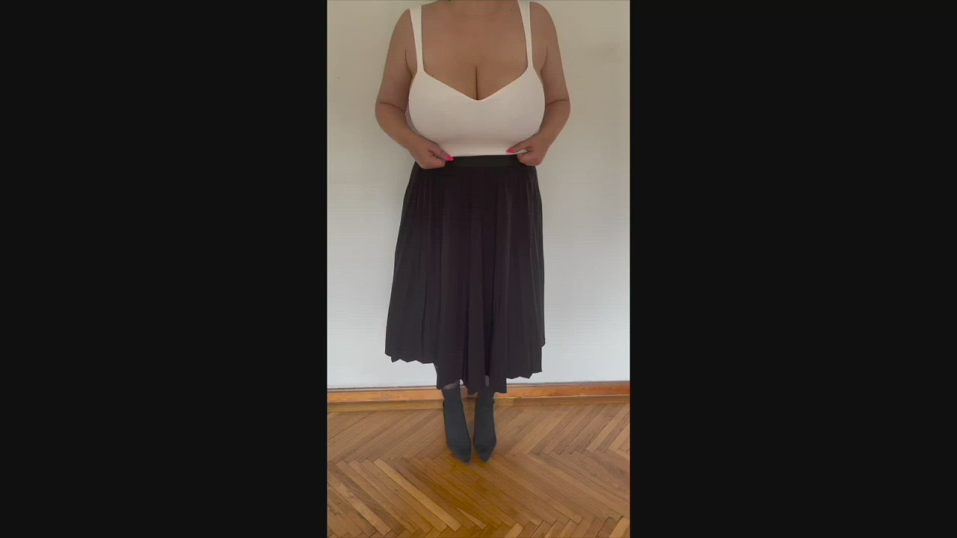 Nextdoorqueen <strong>@nextdoorqueen</strong> in bouncing tits titty drop cleavage chubby boobs busty porn video
