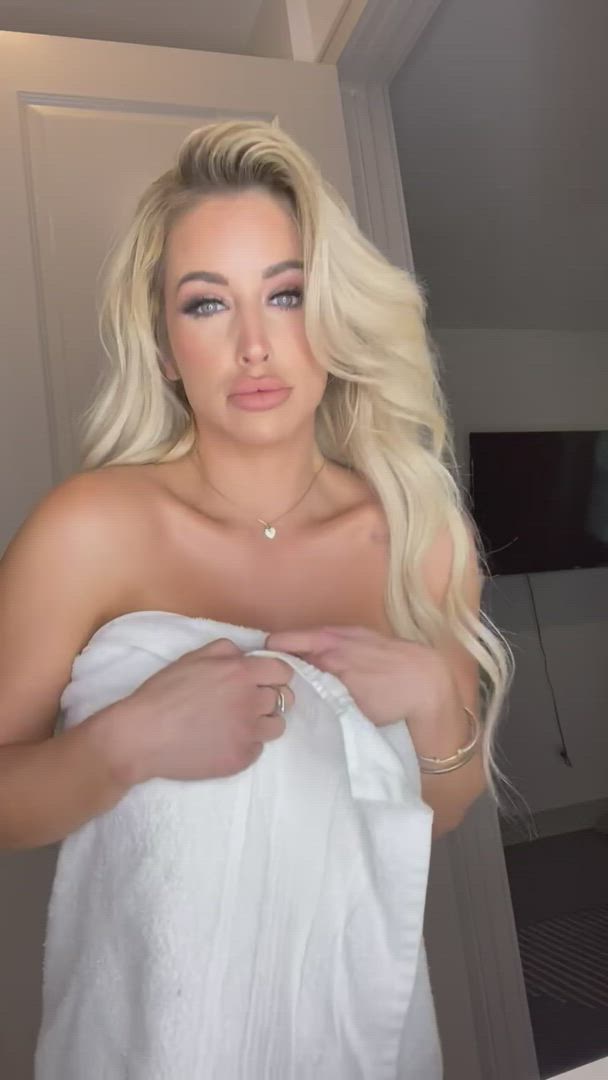 Onlyelliepaige <strong>@onlyelliepaige</strong> in stripping big tits boobs porn video
