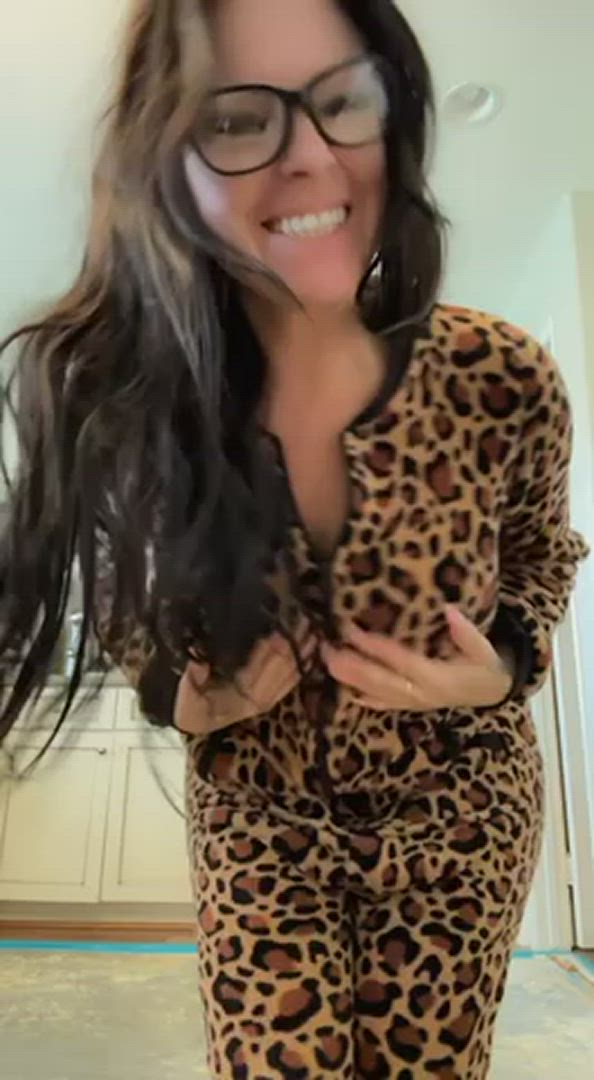 PeachyQueenAmelia <strong>@peachyqueenamelia</strong> in big tits amateur ass porn video