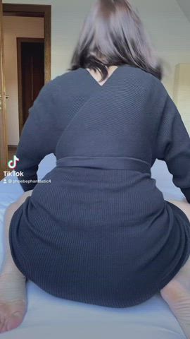  <strong>@phoebephantastic</strong> in surprise big ass tiktok porn video