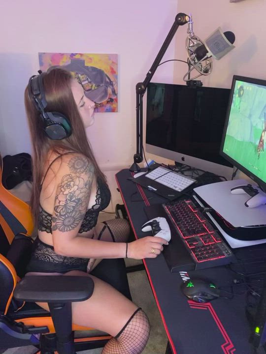 ScarlettJade214 <strong>@scarlettjade214</strong> in masturbating gamer girl onlyfans porn video