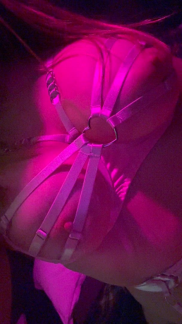 SexiBambii <strong>@tezziiexx</strong> in porn video