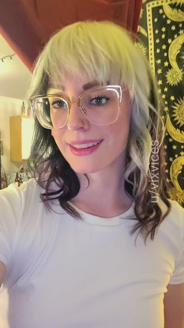 Vixvices <strong>@vixvices</strong> in face sitting glasses cute porn video