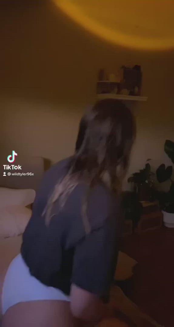WildTyler96 <strong>@wildtyler96</strong> in pillow humping blonde tiktok porn video