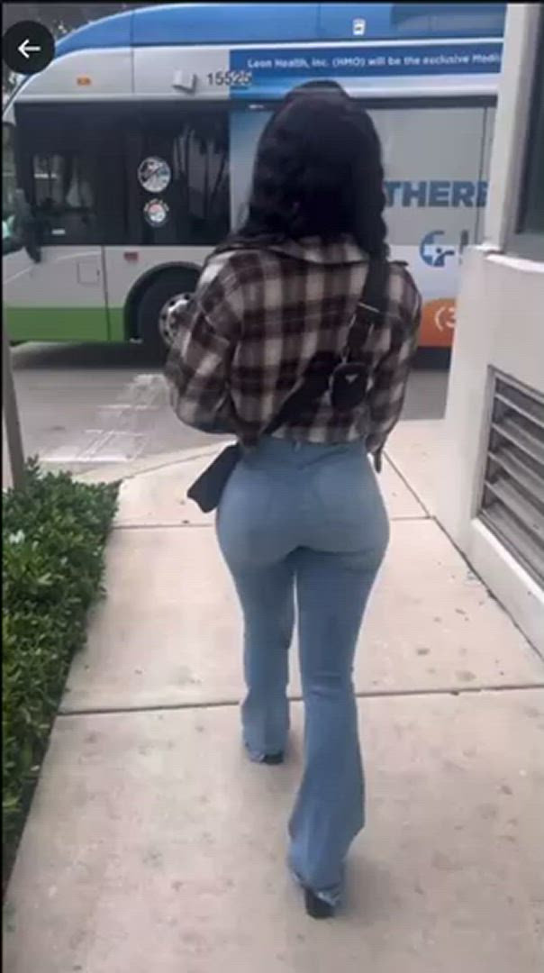 Youshouldeatastrawberry <strong>@youshouldeatastrawberry</strong> in 19 years old ebony ass porn video