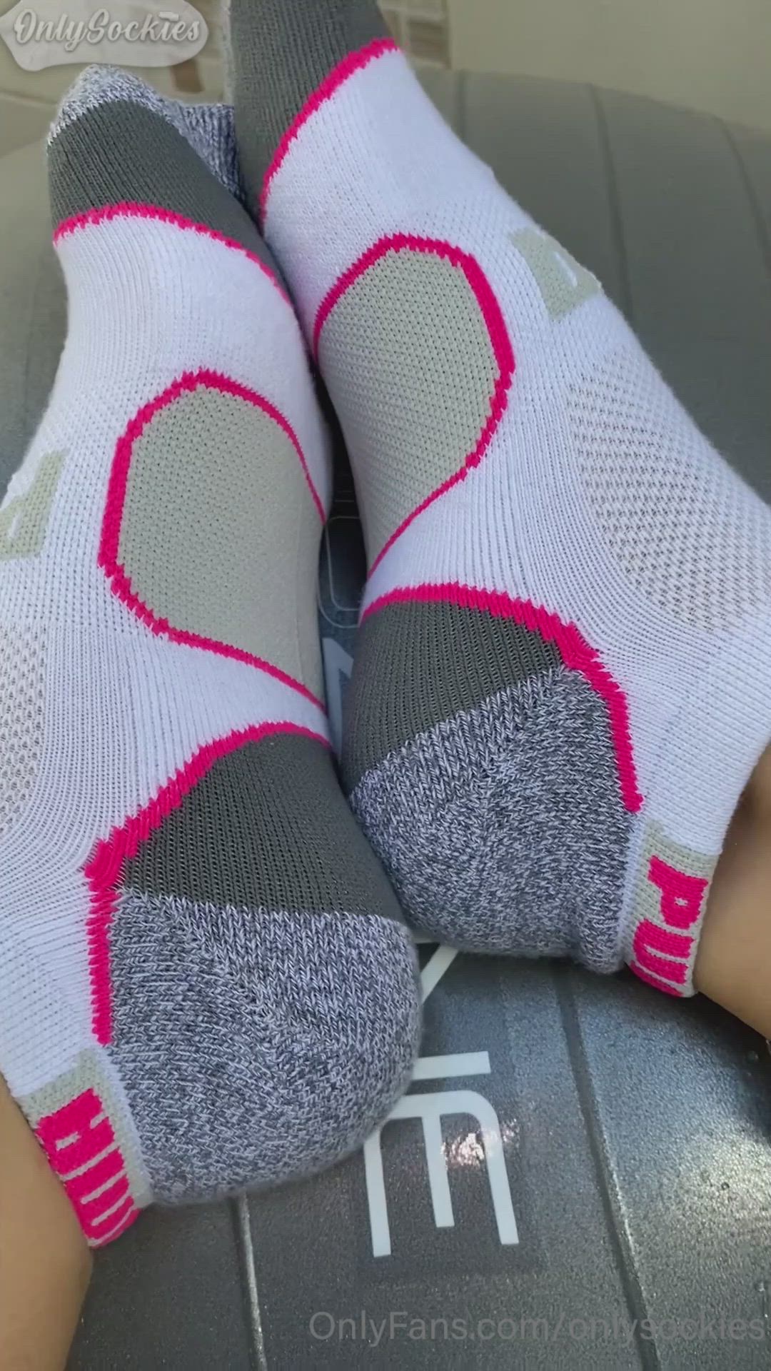 Onlysockies <strong>@onlysockies</strong> in high knee socks fetish foot onlyfans feet teen porn video