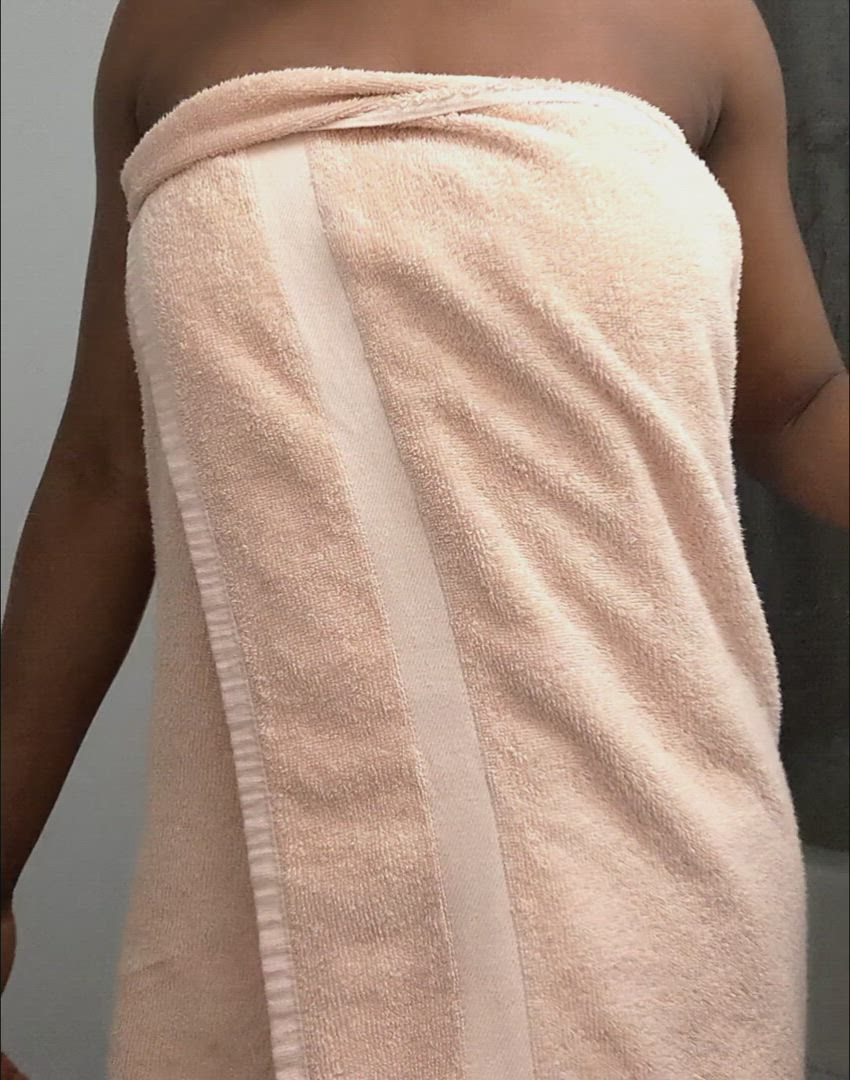 Peachrockbod <strong>@evesisaac</strong> in big tits shower ebony porn video