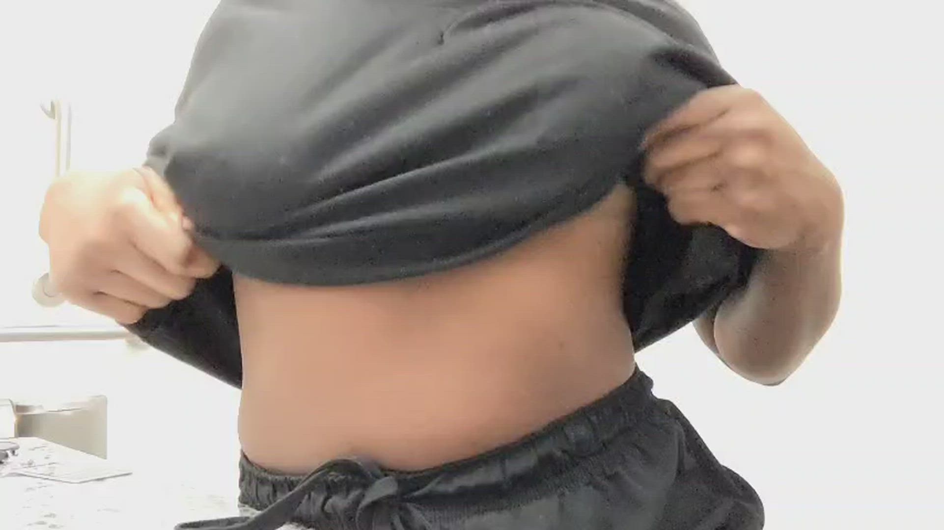 Peachrockbod <strong>@evesisaac</strong> in huge tits nigerian nurse porn video