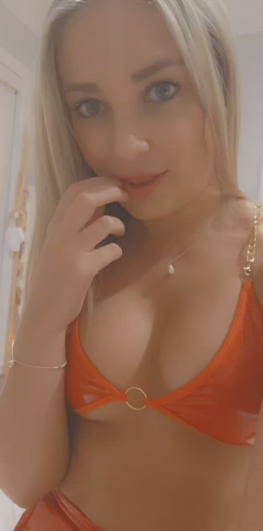 Petite Aussie MILF <strong>@ellymaebaker</strong> in porn video