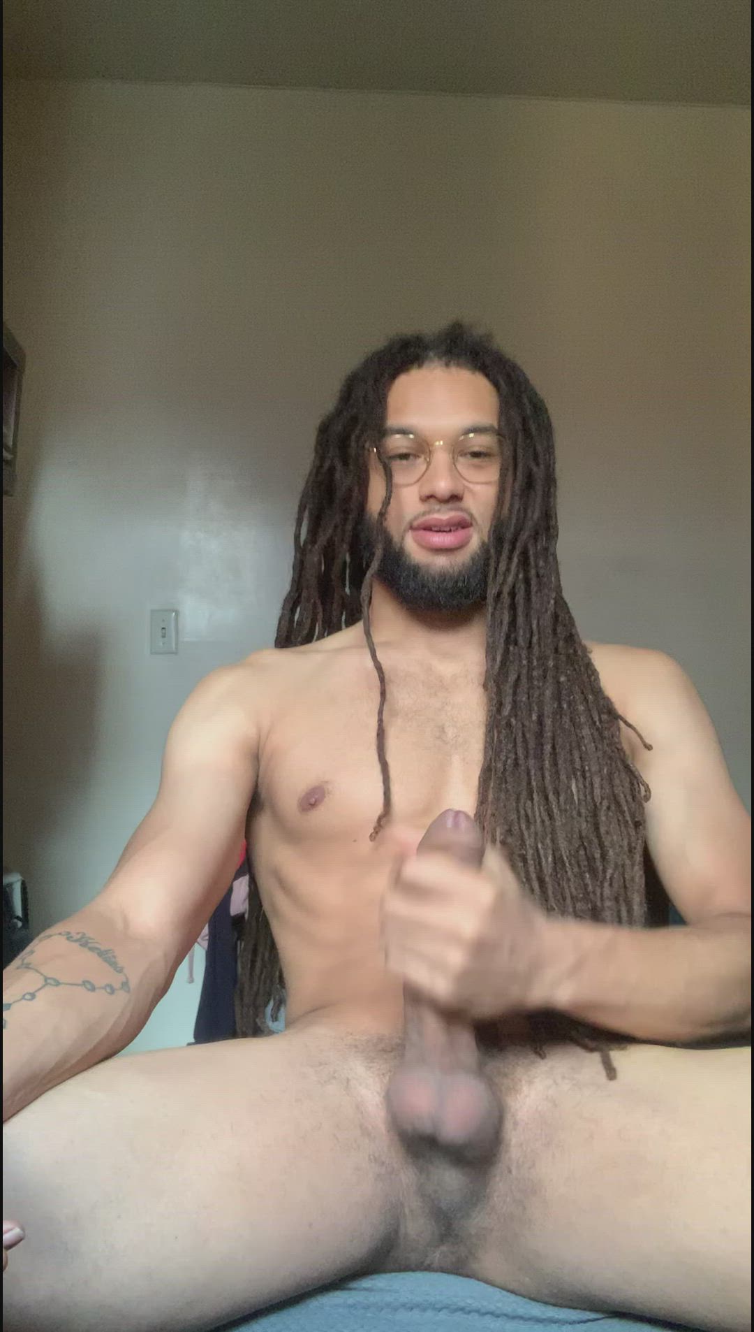 Platanomaduros <strong>@oiledworkouts</strong> in porn video