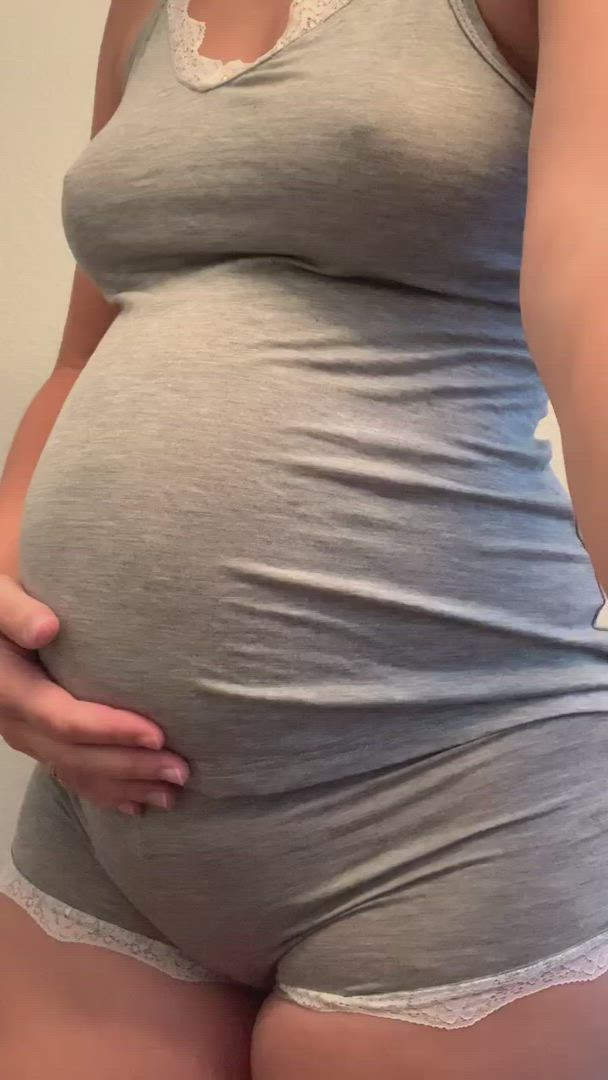Preggosmashme <strong>@smashme22</strong> in camel toe pregnant tease porn video