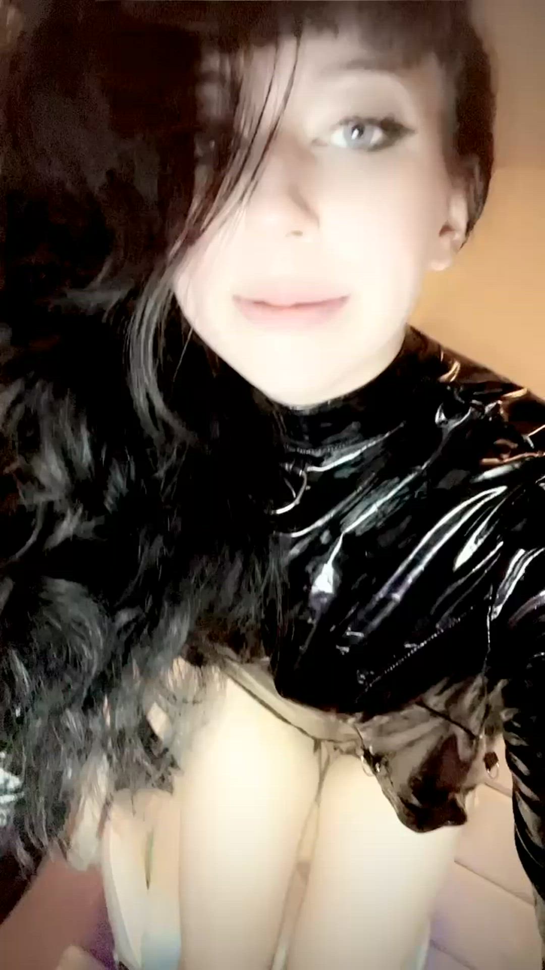 Queenquarian  <strong>@queenquarian</strong> in porn video