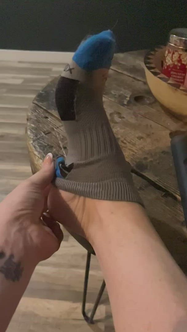 Raven6662 <strong>@u287668239</strong> in fetish sucking feet porn video