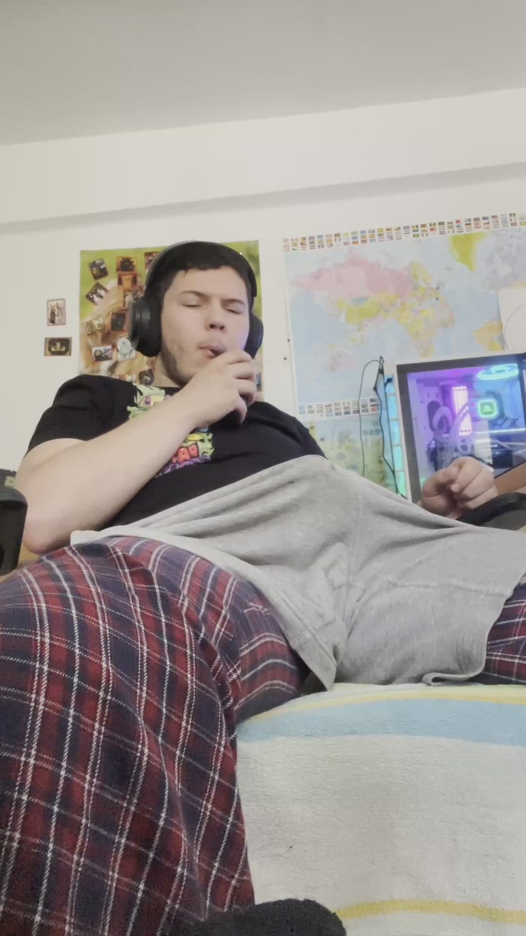 Rayblew <strong>@rayblew</strong> in male masturbation r/standingout hands free huge load big dick jerk off porn video