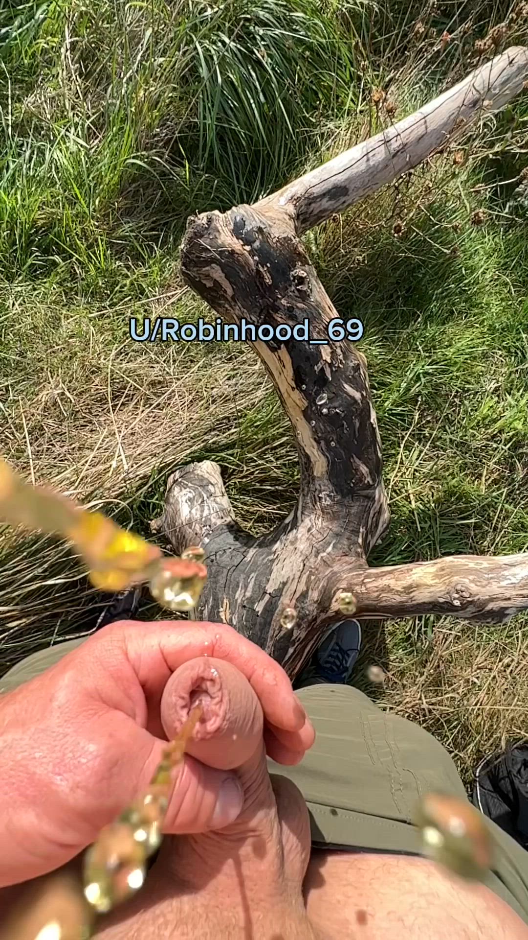 Robinhoood69 <strong>@robinhood_69</strong> in golden shower amateur cock porn video