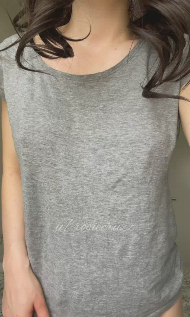 Rosiecruzzz <strong>@rosiecruzz</strong> in titty drop brunette tits porn video