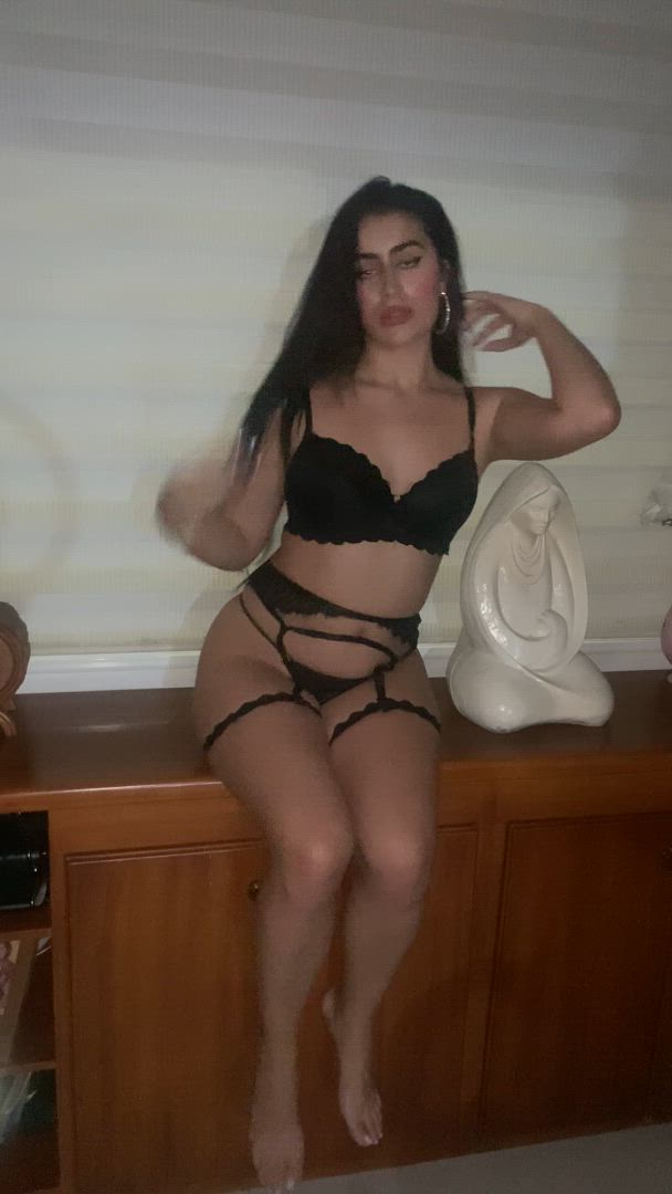 Sara <strong>@saramontoyarc</strong> in dirty fetish licking feet long legs latina porn video
