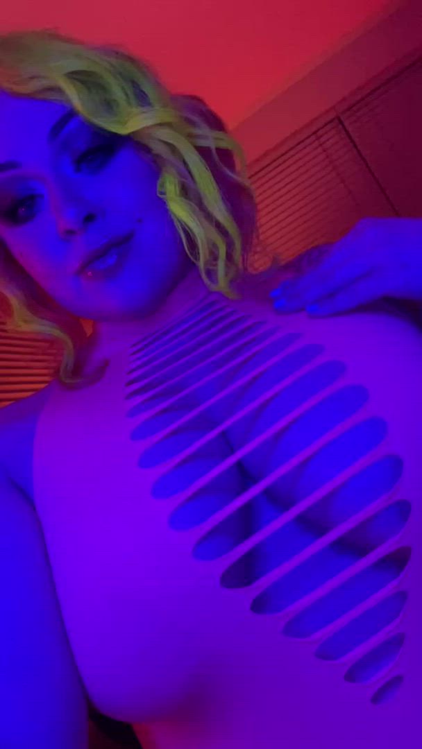 Sarah Sierra <strong>@goddessnw</strong> in tongue fetish big tits tattoo busty pink alt porn video