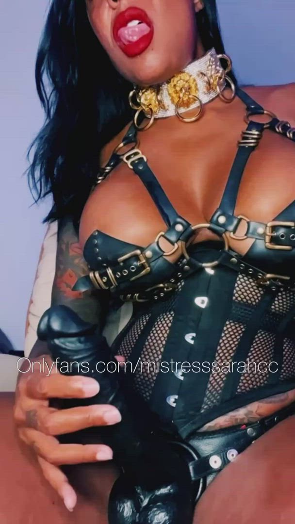 SarahTheInvader <strong>@mistresssarahcc</strong> in domination strap on bbc porn video