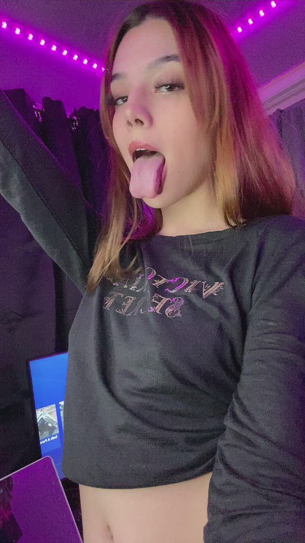Sativamiss <strong>@miss-sativa</strong> in fetish tongue long tongue onlyfans spit teen porn video