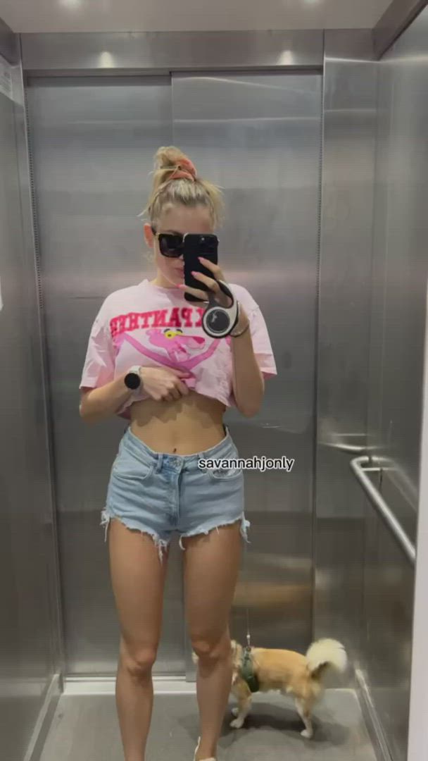 Savannah Jones <strong>@usavannahjones</strong> in r/caughtpublic blonde boobs porn video