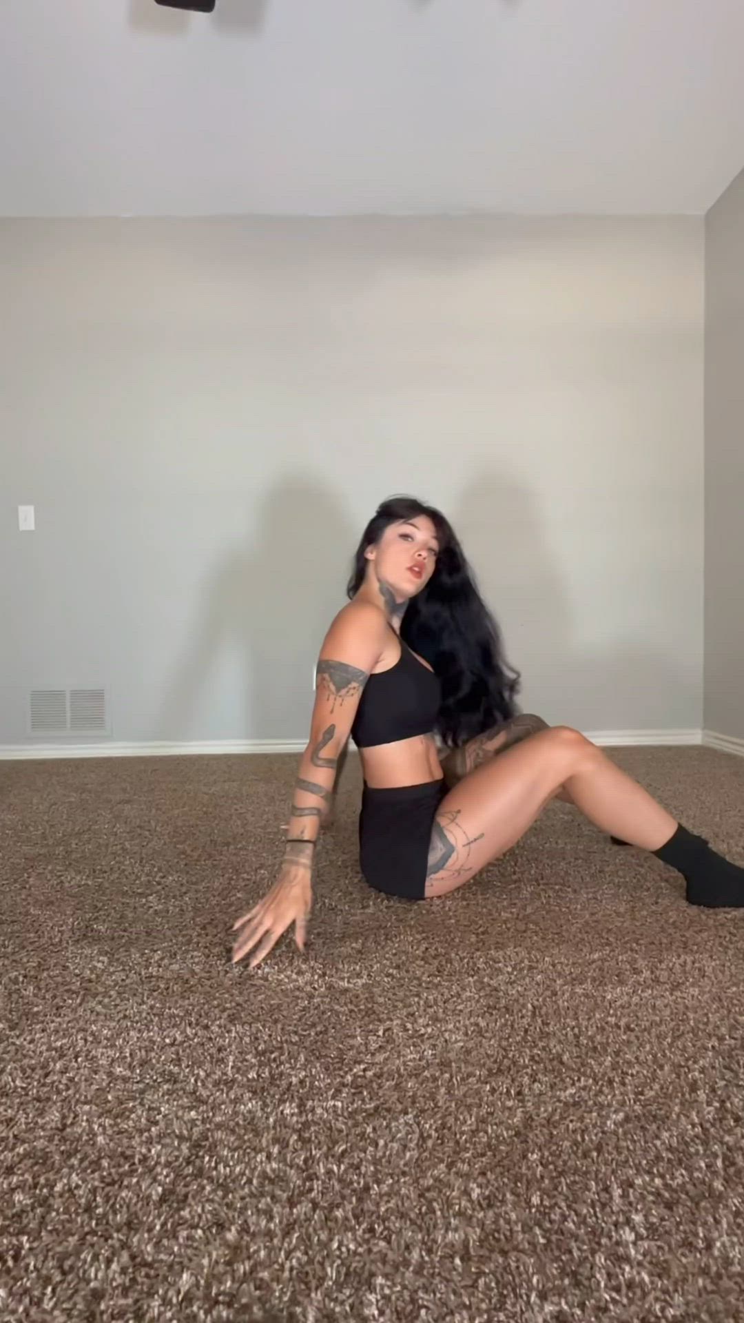 Savannahv <strong>@savannahskyexo0x</strong> in porn video