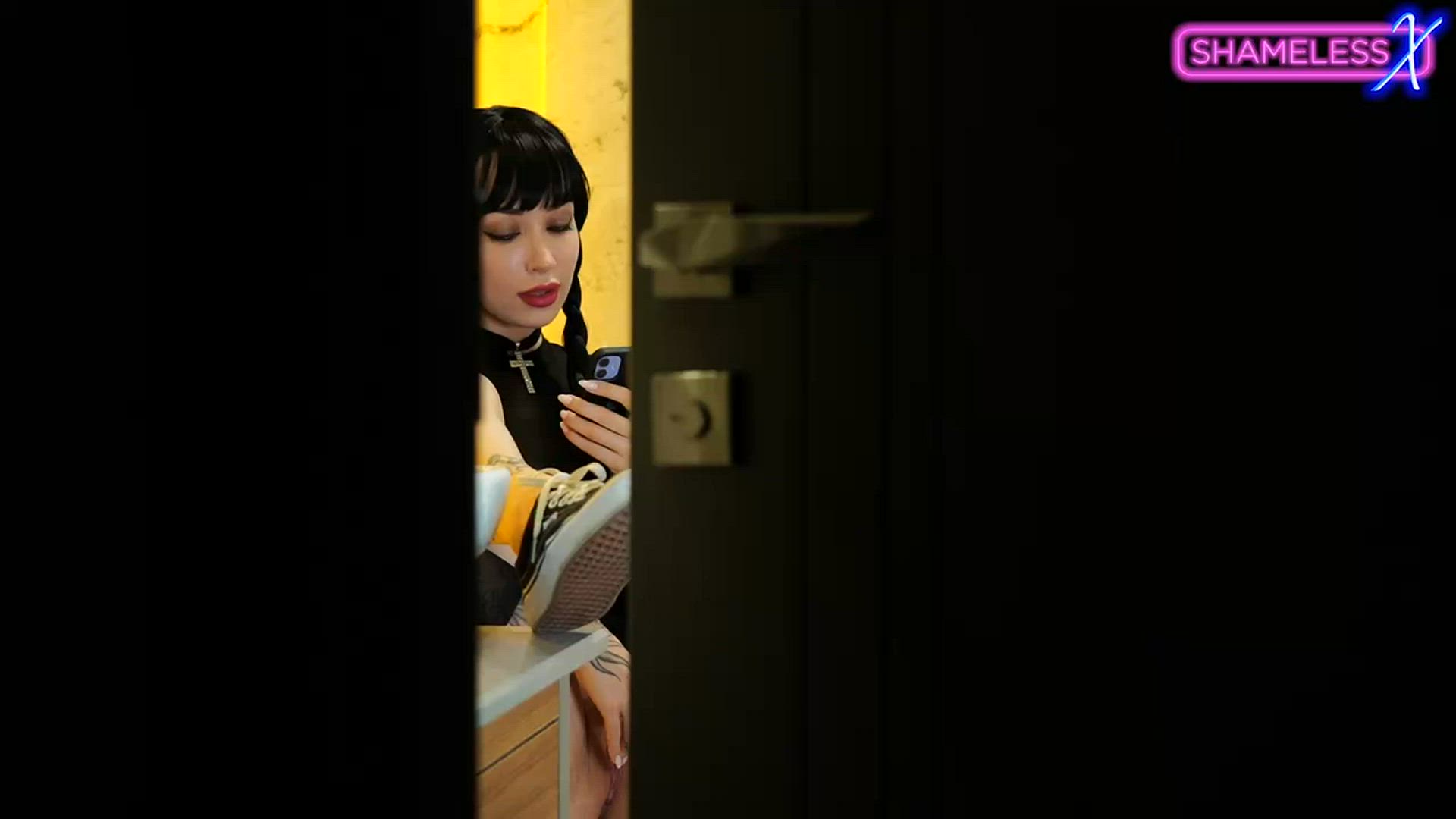 Shamelessvibe <strong>@shameless_sg</strong> in foot fetish bukkake cosplay porn video