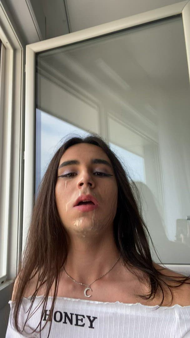 Sissyvic <strong>@yoursissyvicky</strong> in porn video