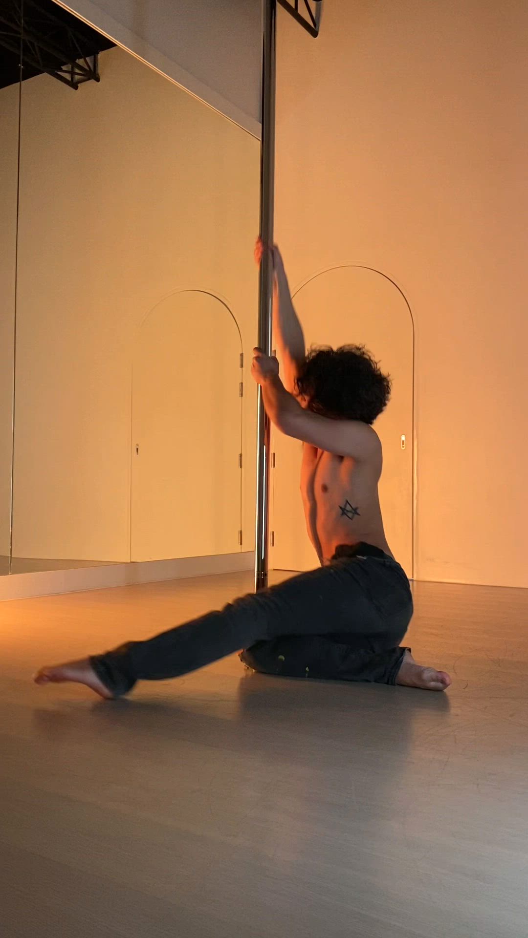 Skipperryo <strong>@skipperryo</strong> in pole dance asian gay porn video