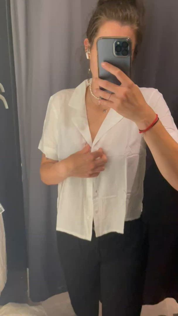 Snobunnie <strong>@snoobunniee</strong> in changing room natural tits cleavage lingerie porn video
