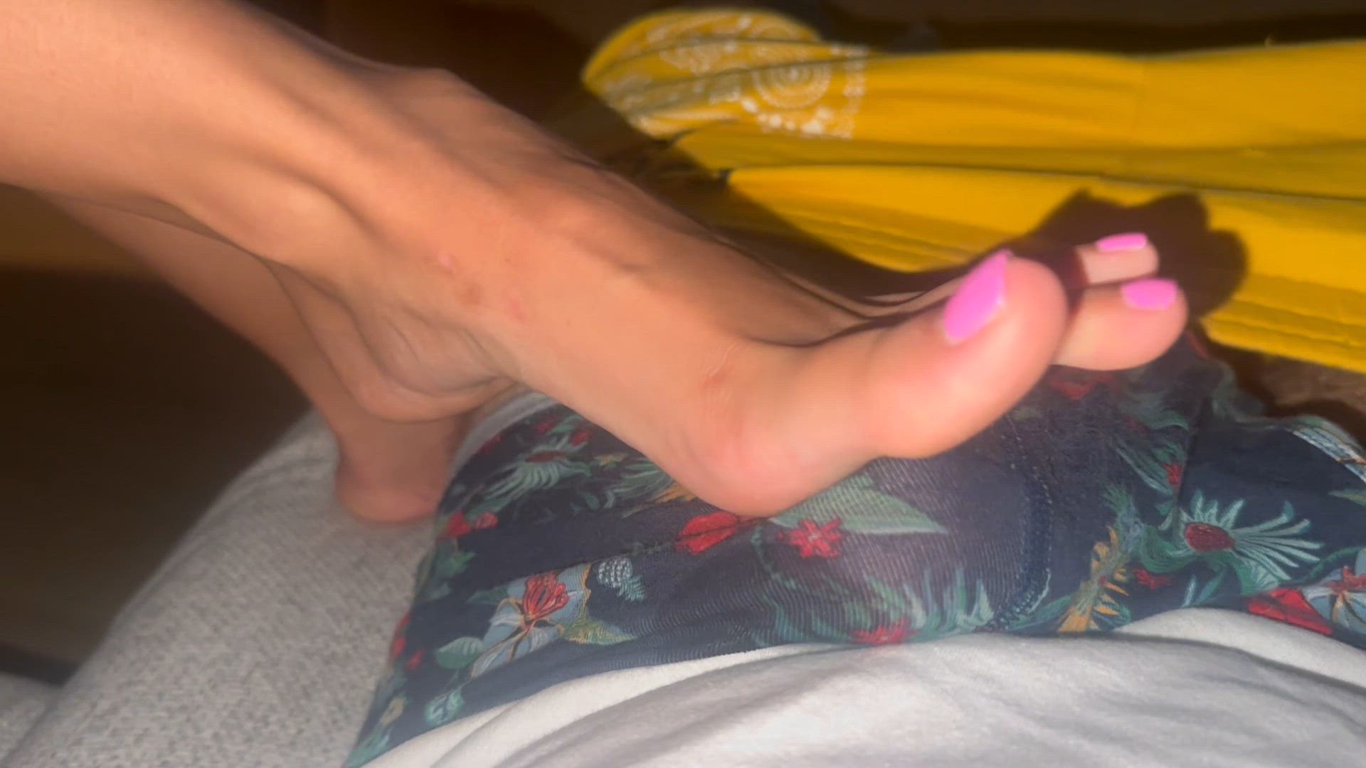 Solear <strong>@solear98</strong> in foot worship foot fetish footjob porn video