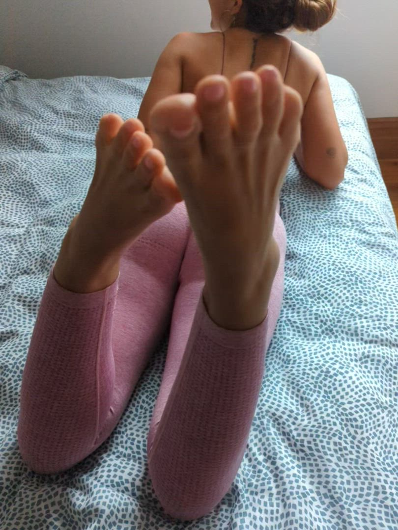 Sophia Rodriguez <strong>@thesophiarodriguez</strong> in fetish licking feet porn video