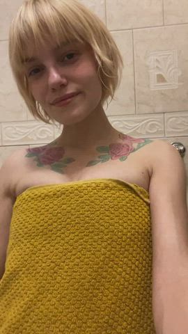 Sophia smokes <strong>@sophiasmokes</strong> in titty drop petite towel porn video