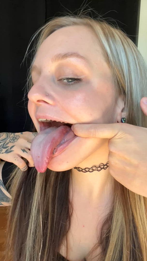Sophiasun <strong>@sophiasun</strong> in fetish long tongue swallowing tiny porn video