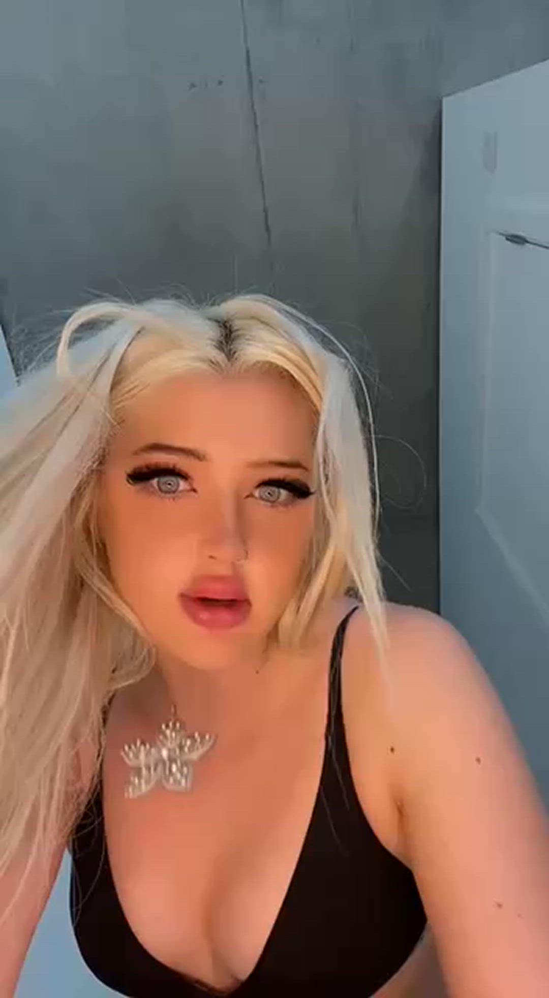 Spydergirl <strong>@spyderxr</strong> in big ass amateur blonde porn video